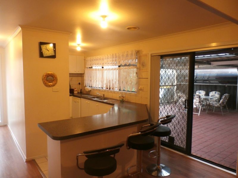 7 Shale Court, Delahey VIC 3037