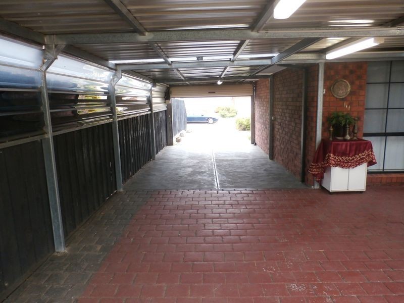 7 Shale Court, Delahey VIC 3037