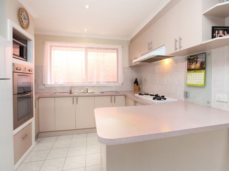 4 Alexander Close, Delahey VIC 3037