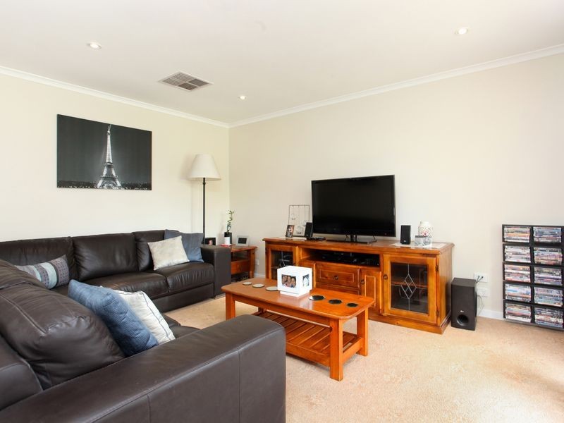 4 Alexander Close, Delahey VIC 3037