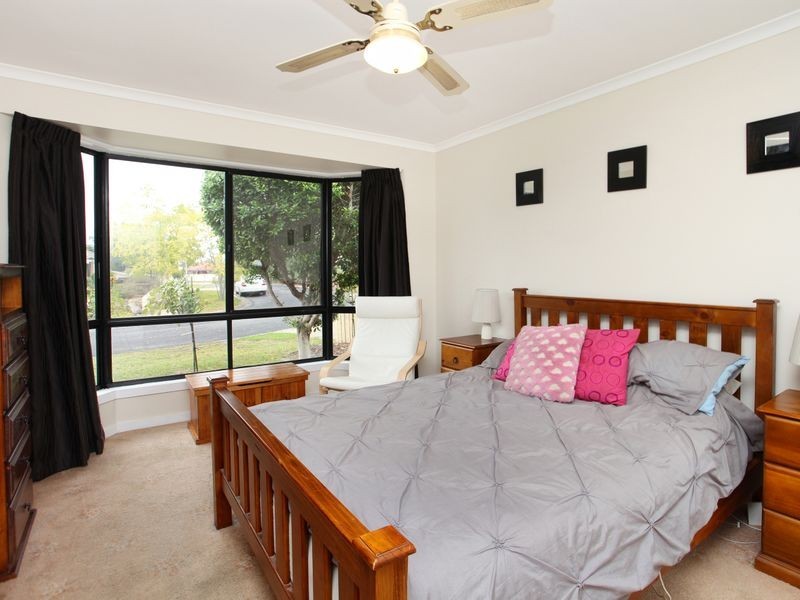 4 Alexander Close, Delahey VIC 3037