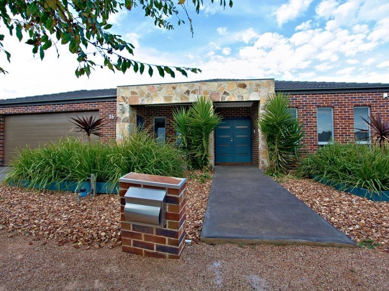 36 Jindabyne Ave, Taylors Hill VIC 3037