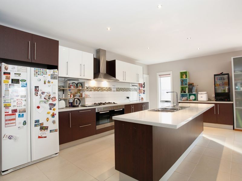 36 Jindabyne Ave, Taylors Hill VIC 3037