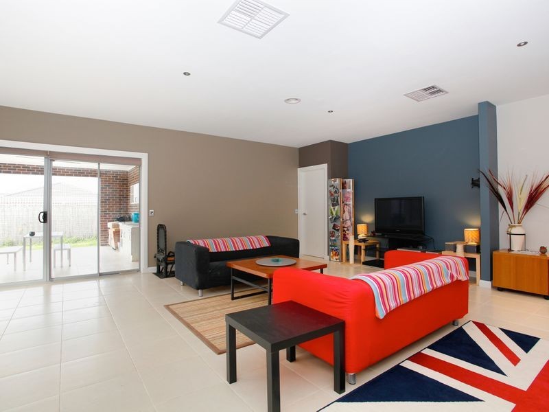 36 Jindabyne Ave, Taylors Hill VIC 3037