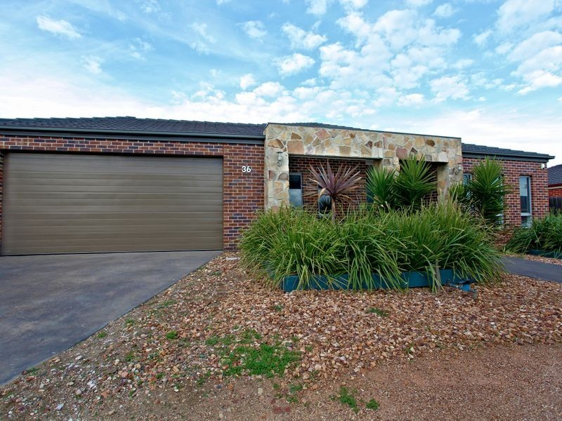 36 Jindabyne Ave, Taylors Hill VIC 3037