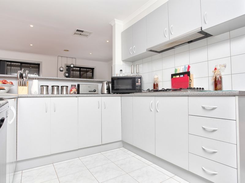 30 Antonie Ave, Delahey VIC 3037