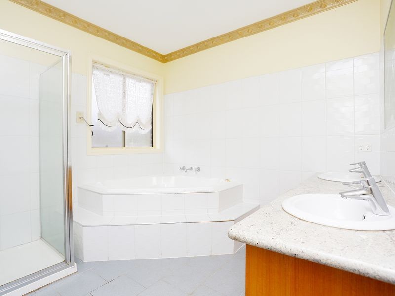 34 Deakin Grove, Burnside Heights VIC 3023