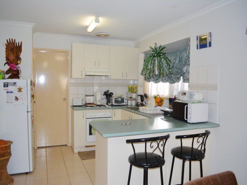 8 Mankina Circuit, Delahey VIC 3037