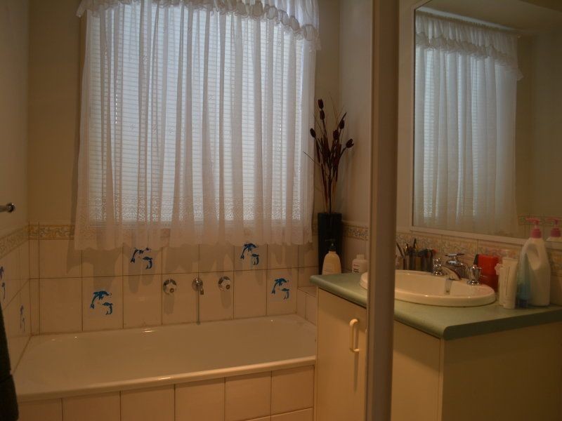 8 Mankina Circuit, Delahey VIC 3037