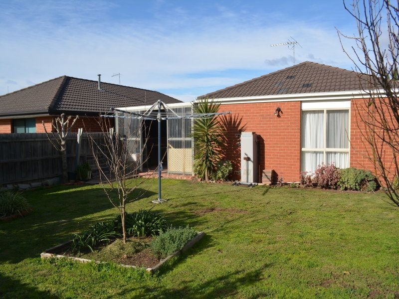 8 Mankina Circuit, Delahey VIC 3037