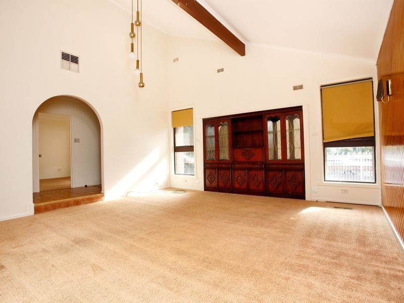 219 Main Road East, St Albans VIC 3021