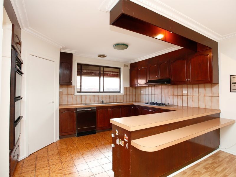 219 Main Road East, St Albans VIC 3021