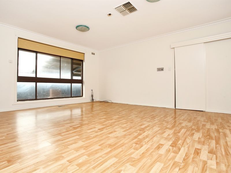 219 Main Road East, St Albans VIC 3021
