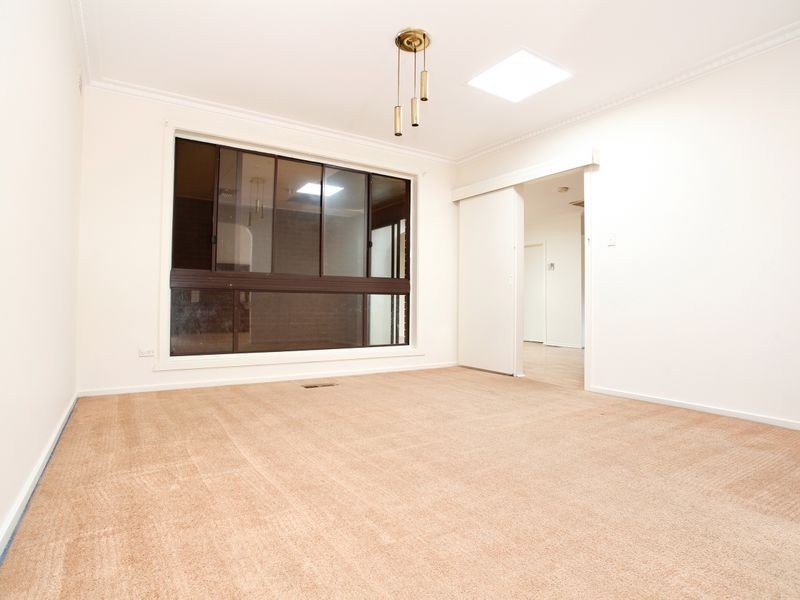 219 Main Road East, St Albans VIC 3021