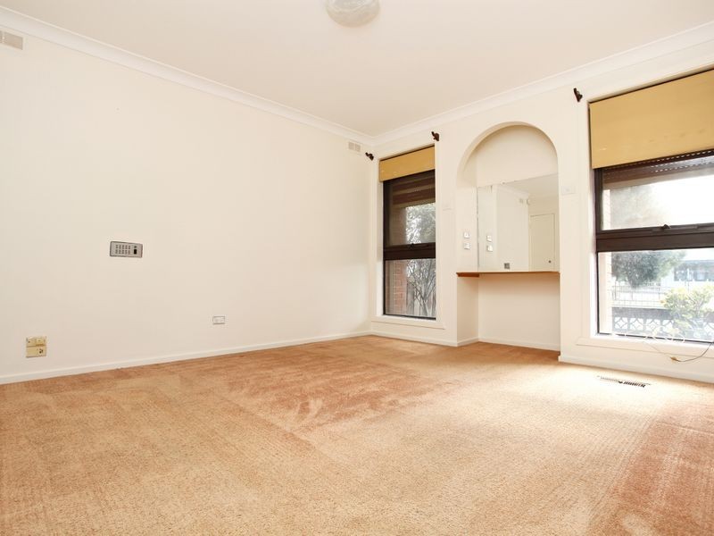 219 Main Road East, St Albans VIC 3021