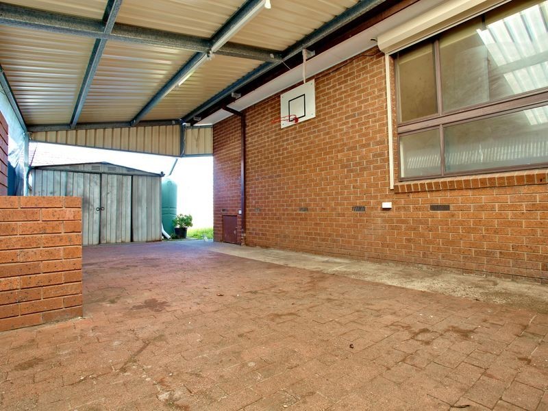 219 Main Road East, St Albans VIC 3021