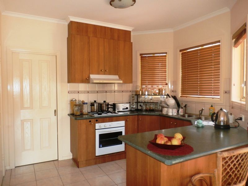 4 Cleland Way, Caroline Springs VIC 3023