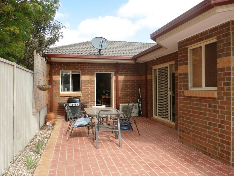 4 Cleland Way, Caroline Springs VIC 3023