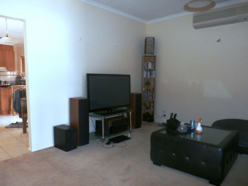 4 Cleland Way, Caroline Springs VIC 3023