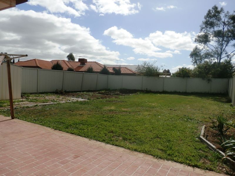 4 Cleland Way, Caroline Springs VIC 3023