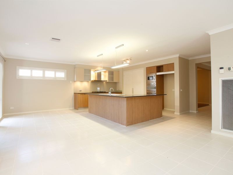 9 Moresby Court, Craigieburn VIC 3064