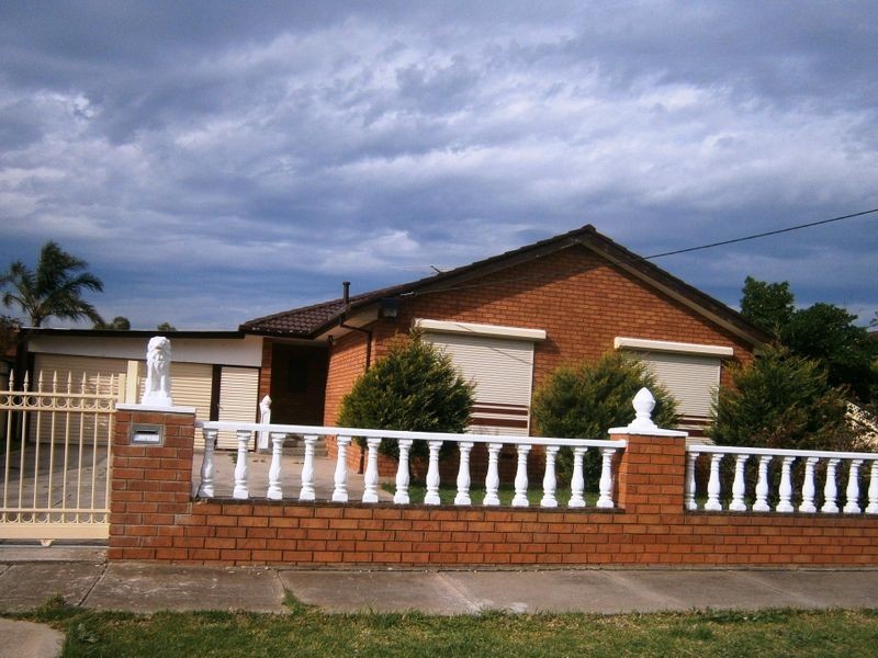 15 Baguley Crescent, Kings Park VIC 3021