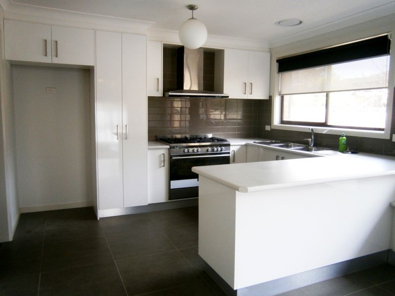 15 Baguley Crescent, Kings Park VIC 3021