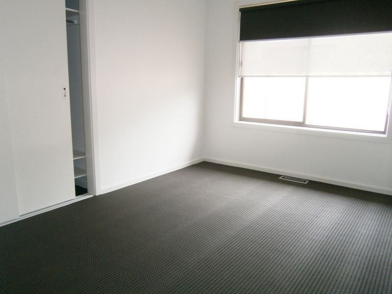 15 Baguley Crescent, Kings Park VIC 3021