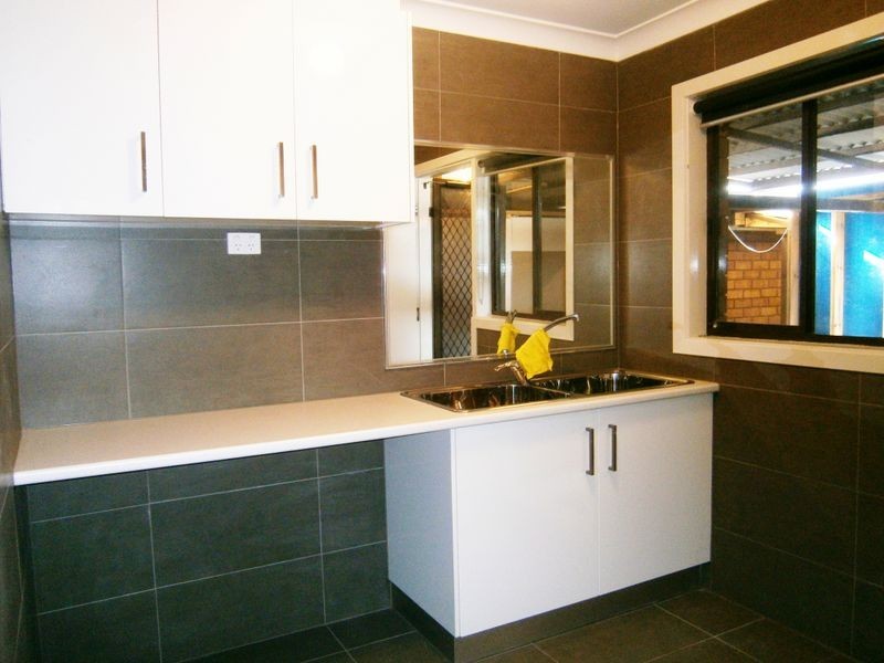 15 Baguley Crescent, Kings Park VIC 3021