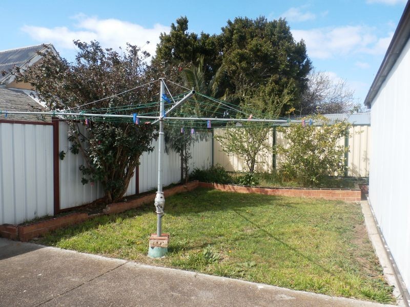 15 Baguley Crescent, Kings Park VIC 3021