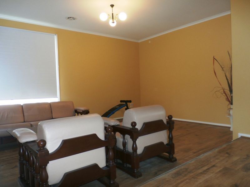 35 John Paul Drive, Hillside VIC 3037