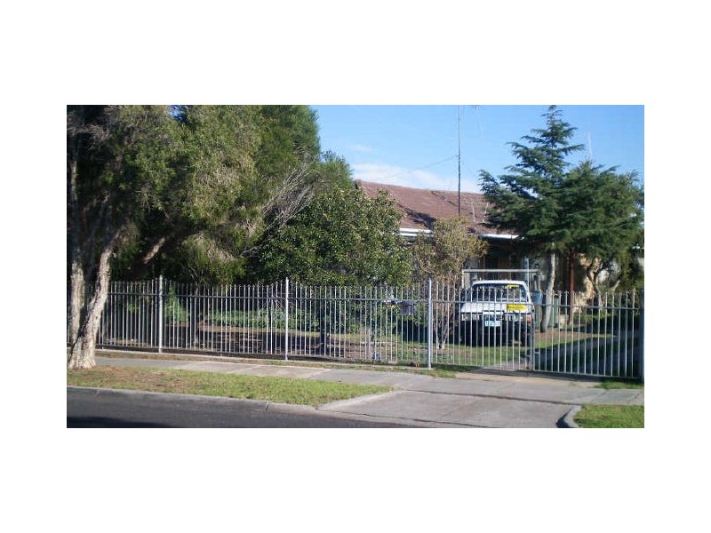 17 Maplewood Drive,, Kings Park VIC 3021