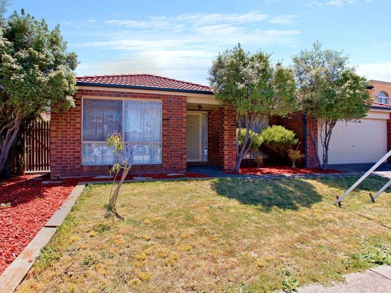 32 Loddon Drive, Taylors Hill VIC 3037