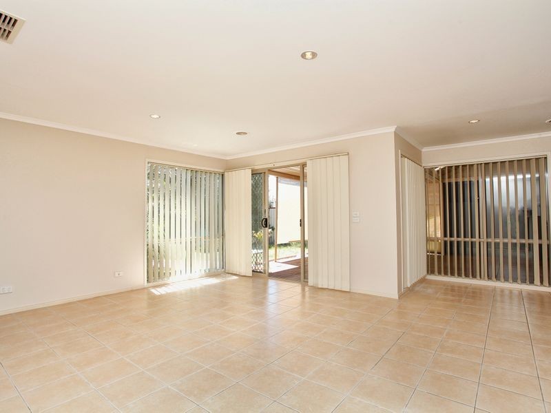 32 Loddon Drive, Taylors Hill VIC 3037