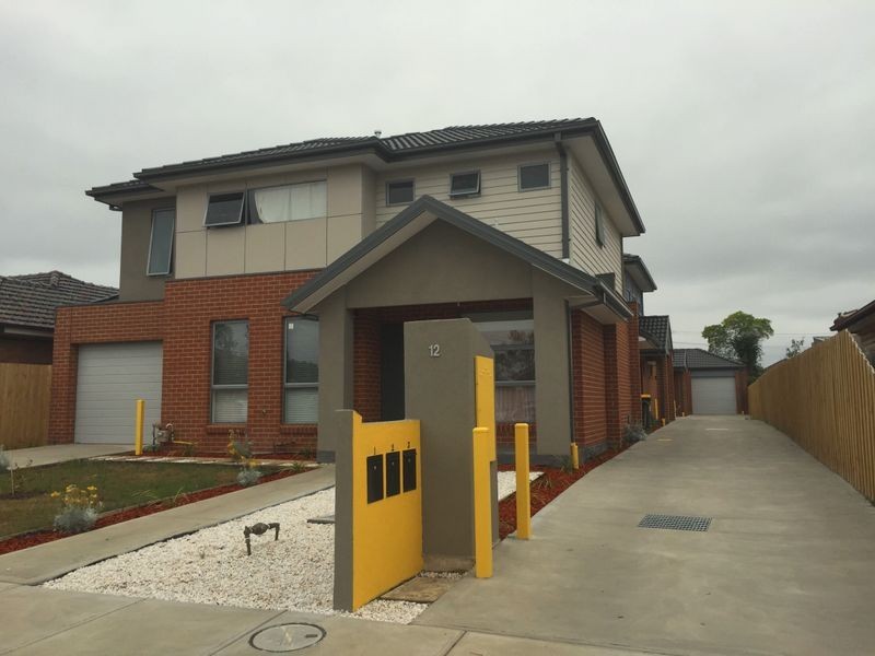 2/12 Scott Avenue, St Albans VIC 3021
