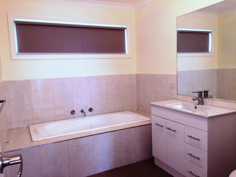 2/12 Scott Avenue, St Albans VIC 3021