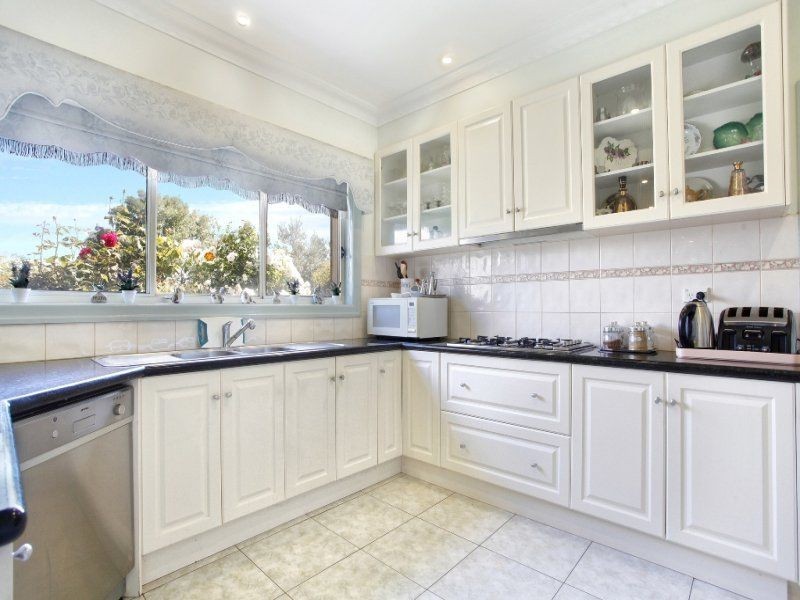 5 Zebrina Close, Hillside VIC 3037