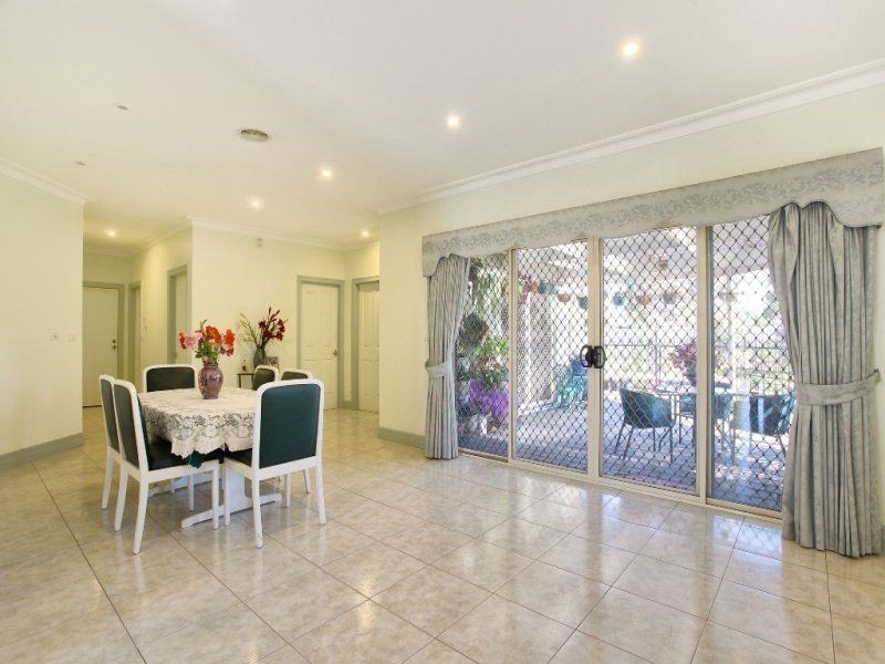 5 Zebrina Close, Hillside VIC 3037