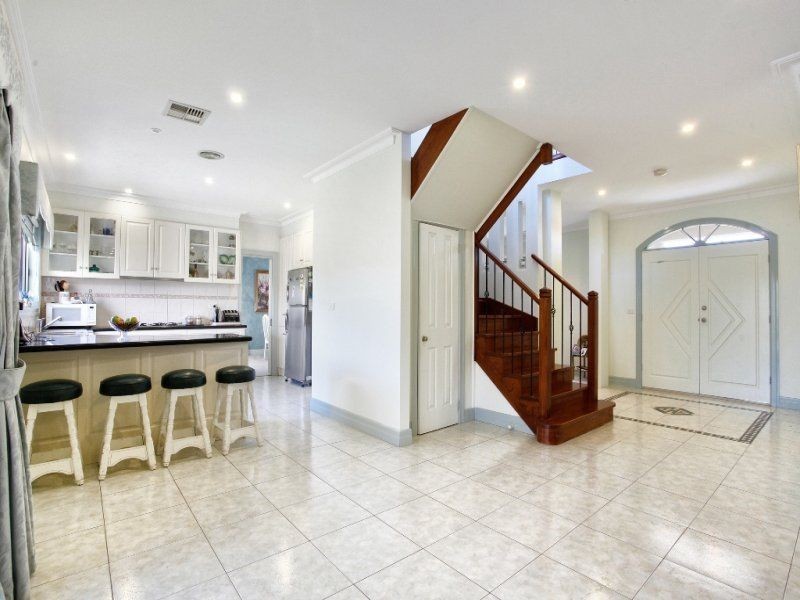 5 Zebrina Close, Hillside VIC 3037