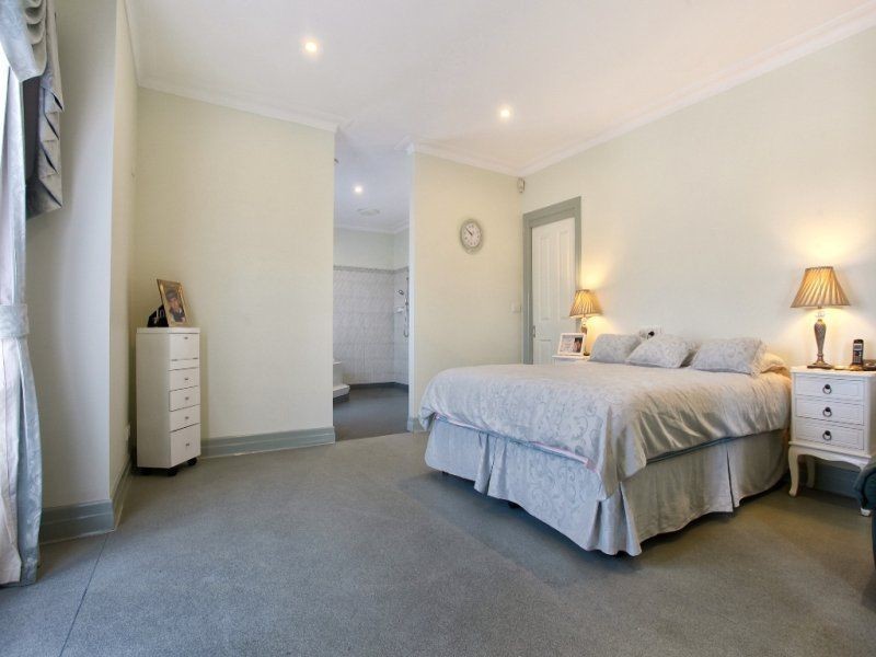 5 Zebrina Close, Hillside VIC 3037