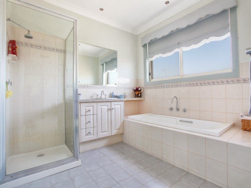 5 Zebrina Close, Hillside VIC 3037