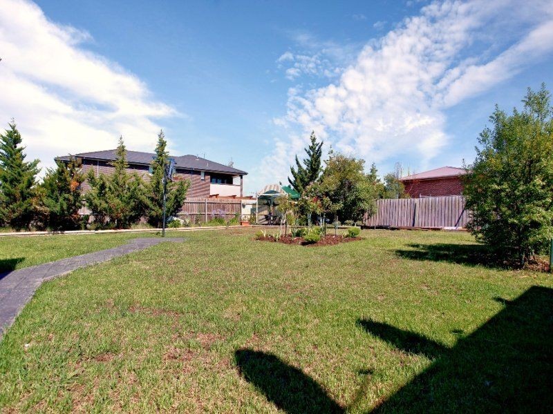 5 Zebrina Close, Hillside VIC 3037