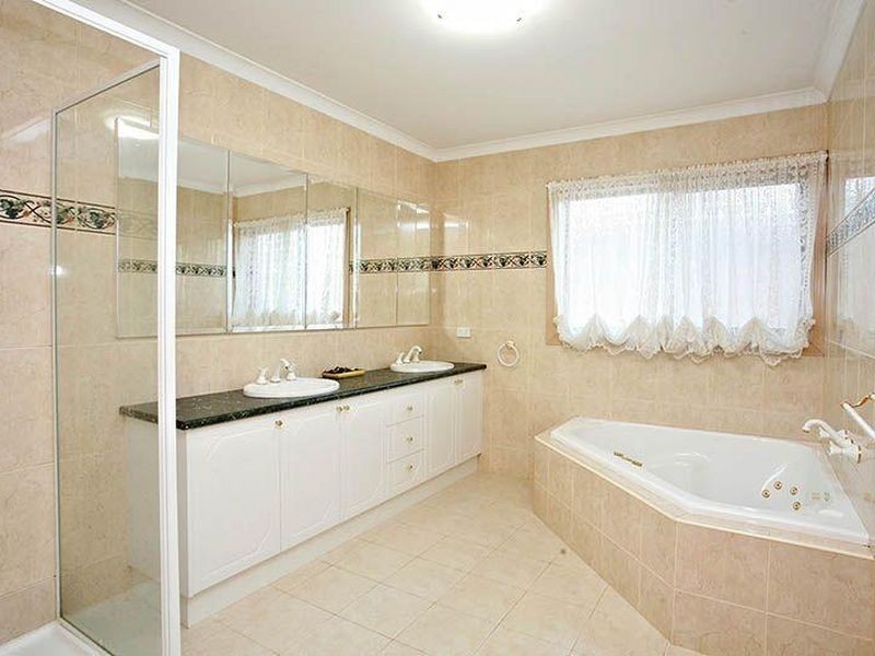 30 Perceval Crescent, Taylors Lakes VIC 3038