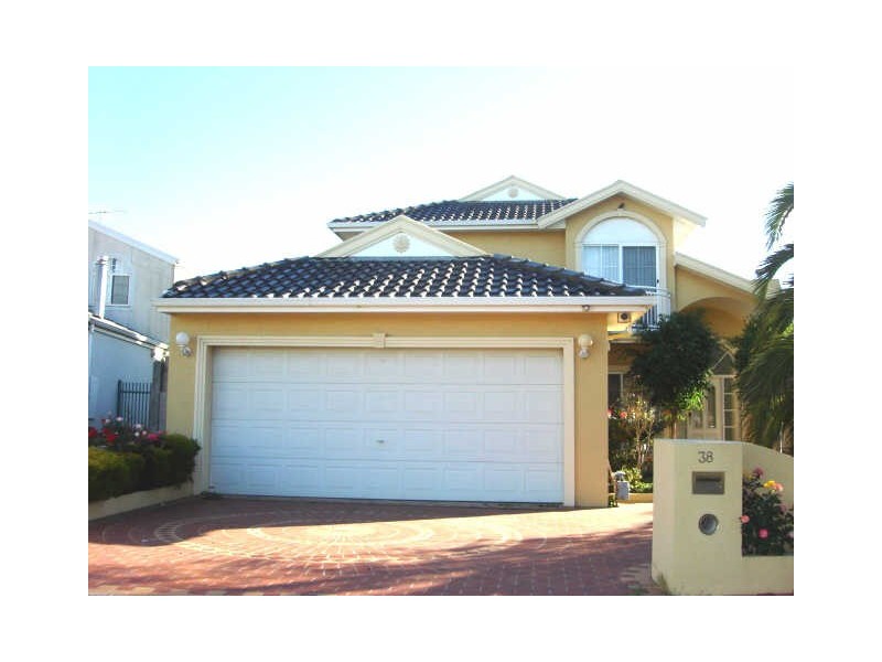 38 Reed Crescent, Taylors Lakes VIC 3038