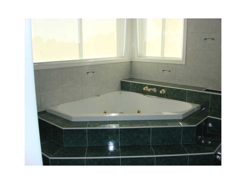 38 Reed Crescent, Taylors Lakes VIC 3038