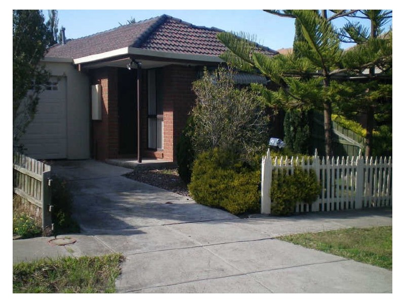 4 Flint Crescent, Delahey VIC 3037