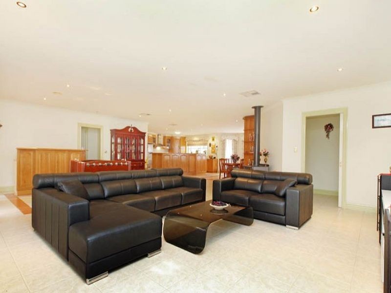 18 Queensberry Court, Hillside VIC 3037