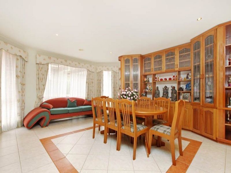 18 Queensberry Court, Hillside VIC 3037