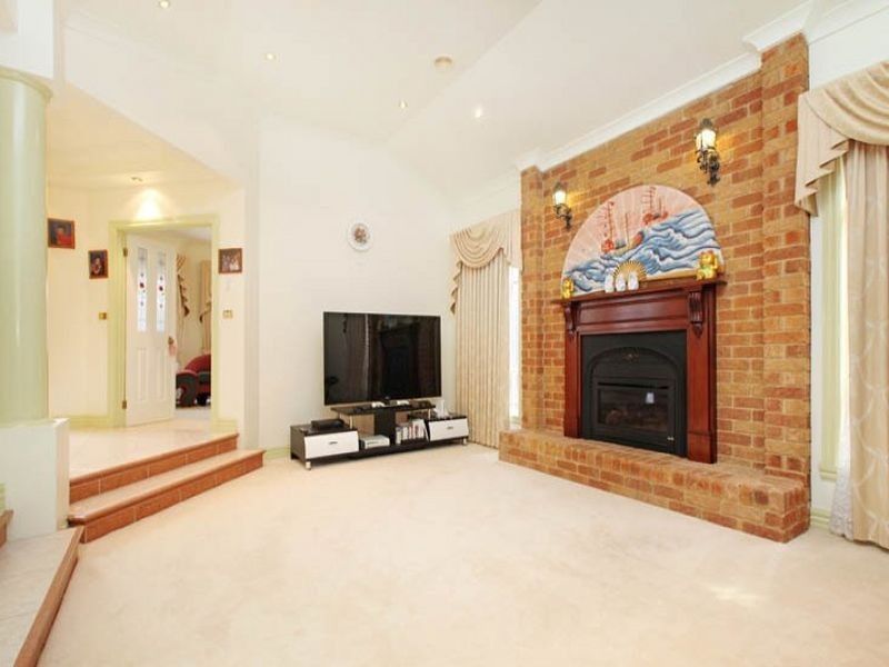 18 Queensberry Court, Hillside VIC 3037