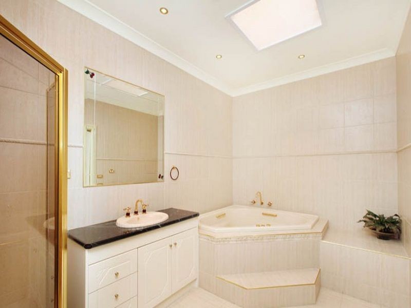 18 Queensberry Court, Hillside VIC 3037